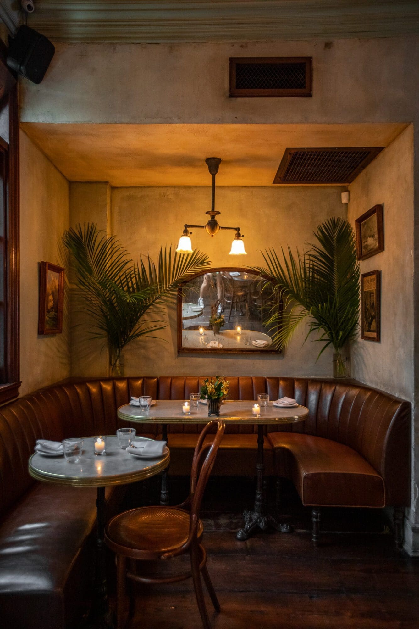 Maison Premiere New Orleans Seafood and Oyster BAR Restaurant in Williamsburg Brooklyn (Interiors)