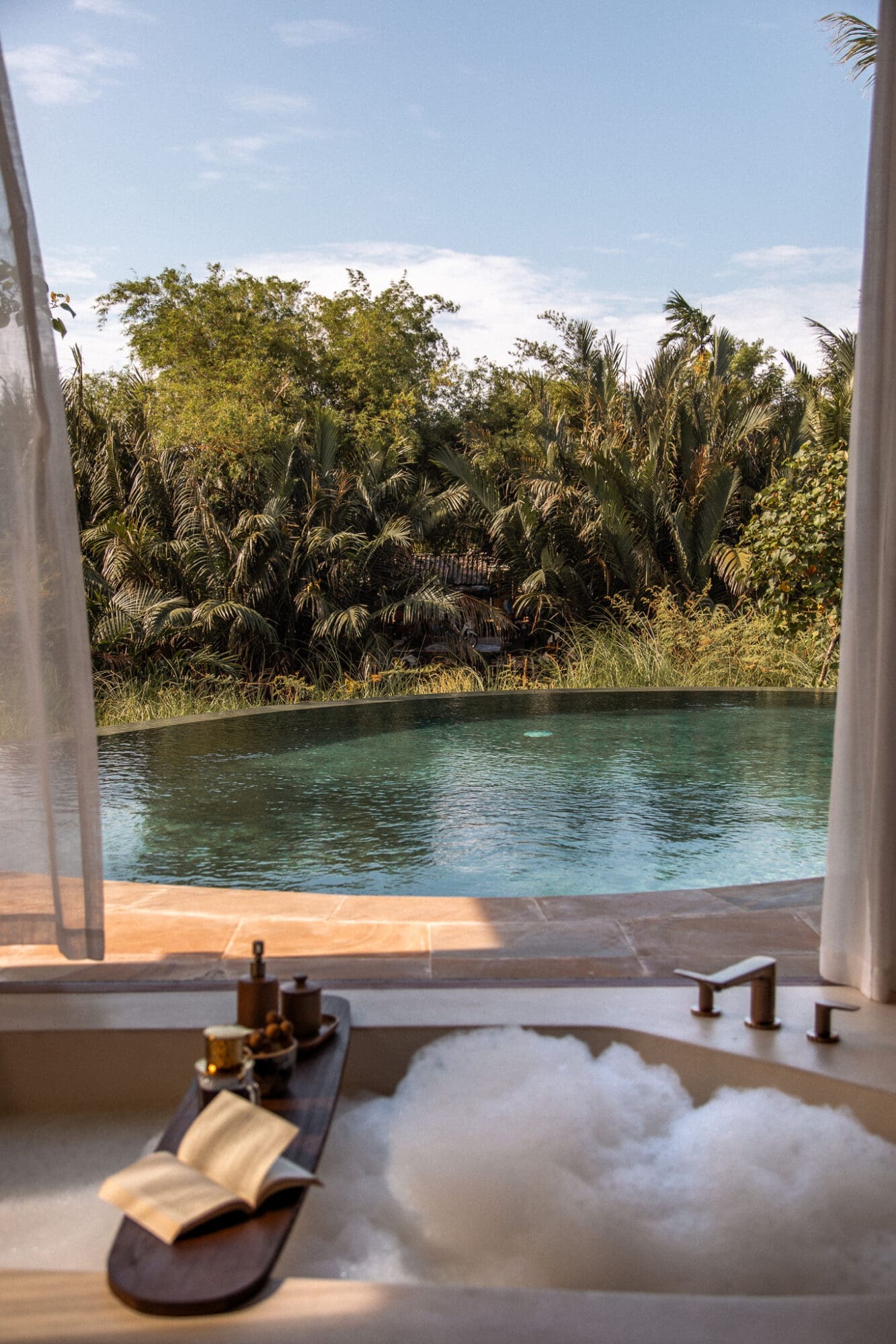 Namia River Retreat Bath Tub Pool