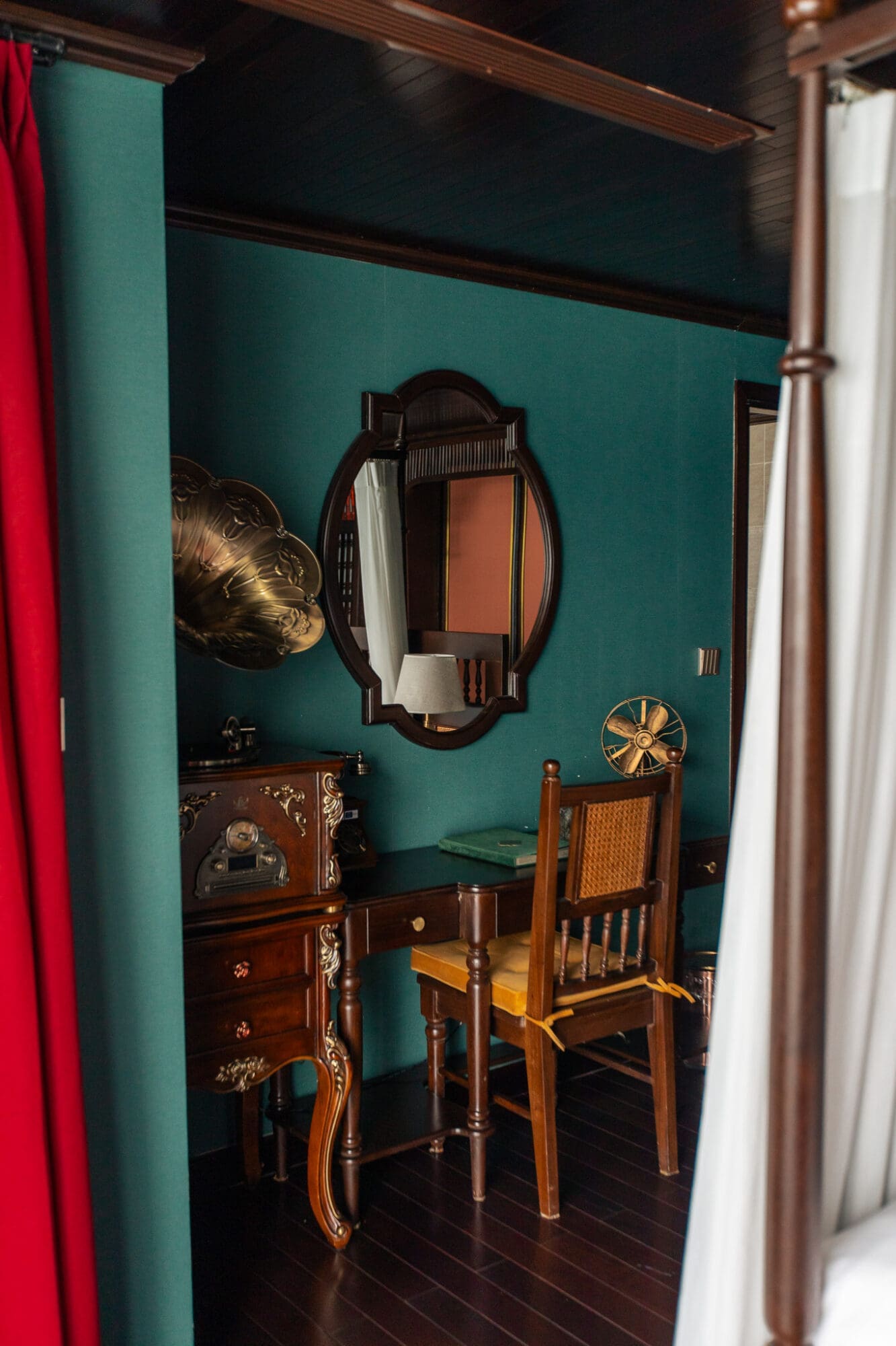 Presidential Suite Ha Long Bay Indochine Premium Vietnam Gramophone